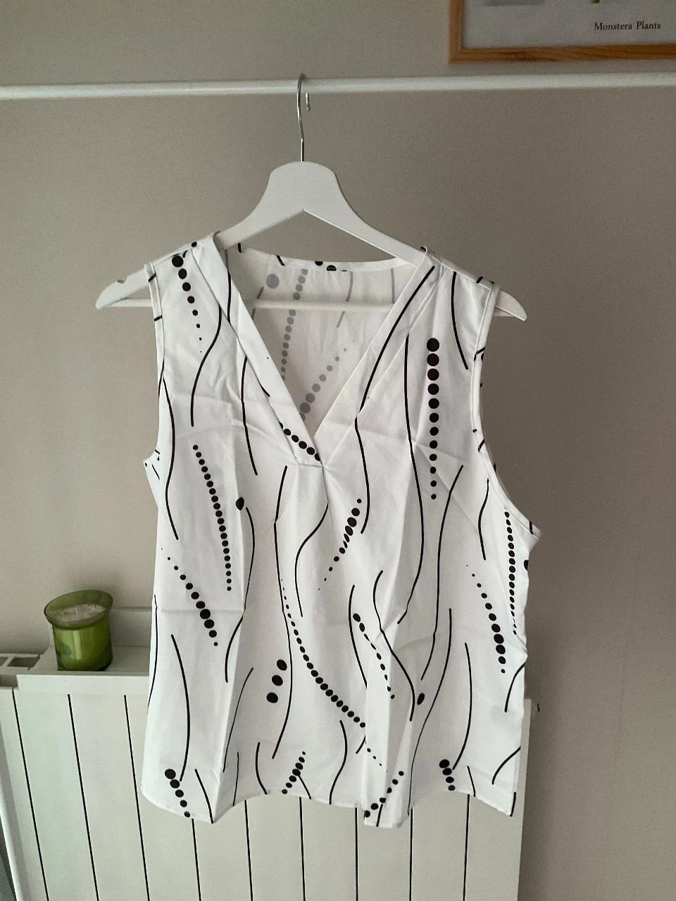 Blusa/Top sin mangas blanco con motivos gráficos negros Talla L Nuevo – photo 2